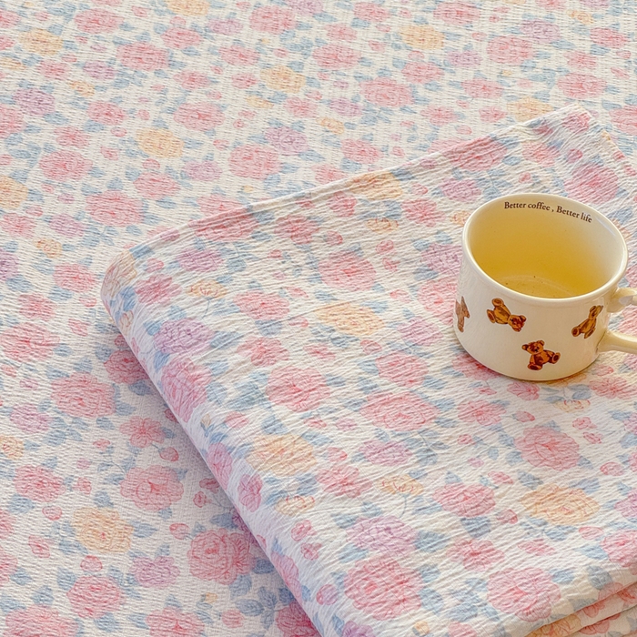 91家纺网 家纺一手货源 找家纺 一诺家居 2025新款A类云感双层纱针织棉印花母婴级裸睡床单三件套 量大可优惠 量大可送货 蔷薇