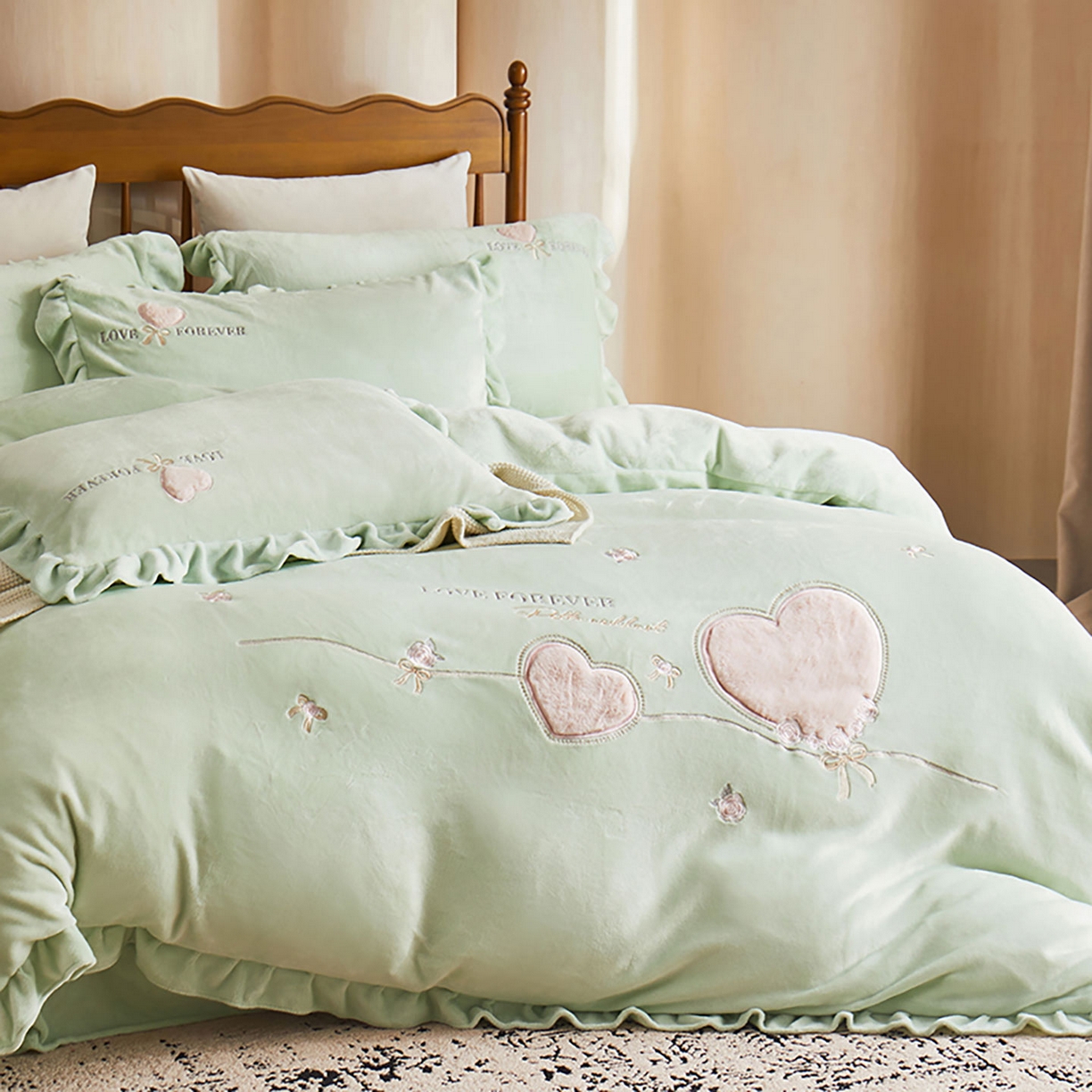 91家纺网 家纺一手货源 找家纺 卡初家居（原微来） 2025新款秋冬A类亲肤牛奶绒刺绣款四件套-暖阁系列（提供买家秀） 暖阁-新芽绿