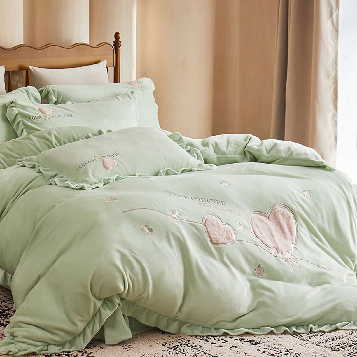 91家纺网 家纺一手货源 找家纺 卡初家居（原微来） 2025新款秋冬A类亲肤牛奶绒刺绣款四件套-暖阁系列（提供买家秀） 暖阁-新芽绿