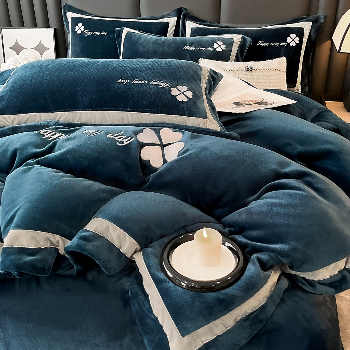 91家纺网 家纺一手货源 找家纺 妮恒美家纺 2025新款牛奶绒刺绣四件套-简爱系列 简爱-藏蓝