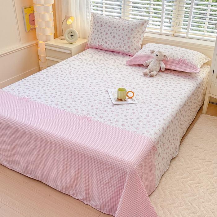 91家纺网 家纺一手货源 找家纺 一诺家居 2025新款A类云感双层纱针织棉印花母婴级裸睡床单三件套 量大可优惠 量大可送货 桃夭