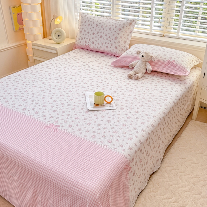 91家纺网 家纺一手货源 找家纺 一诺家居 2025新款A类云感双层纱针织棉印花母婴级裸睡床单三件套 量大可优惠 量大可送货 桃夭