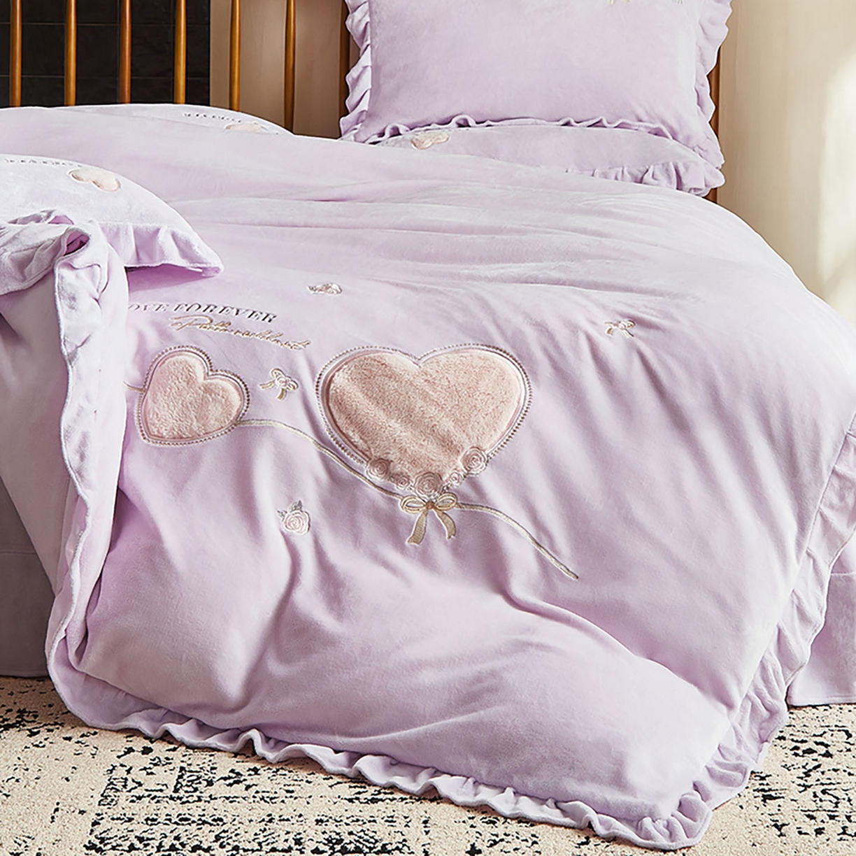 91家纺网 家纺一手货源 找家纺 卡初家居（原微来） 2025新款秋冬A类亲肤牛奶绒刺绣款四件套-暖阁系列（提供买家秀） 暖阁-优雅紫