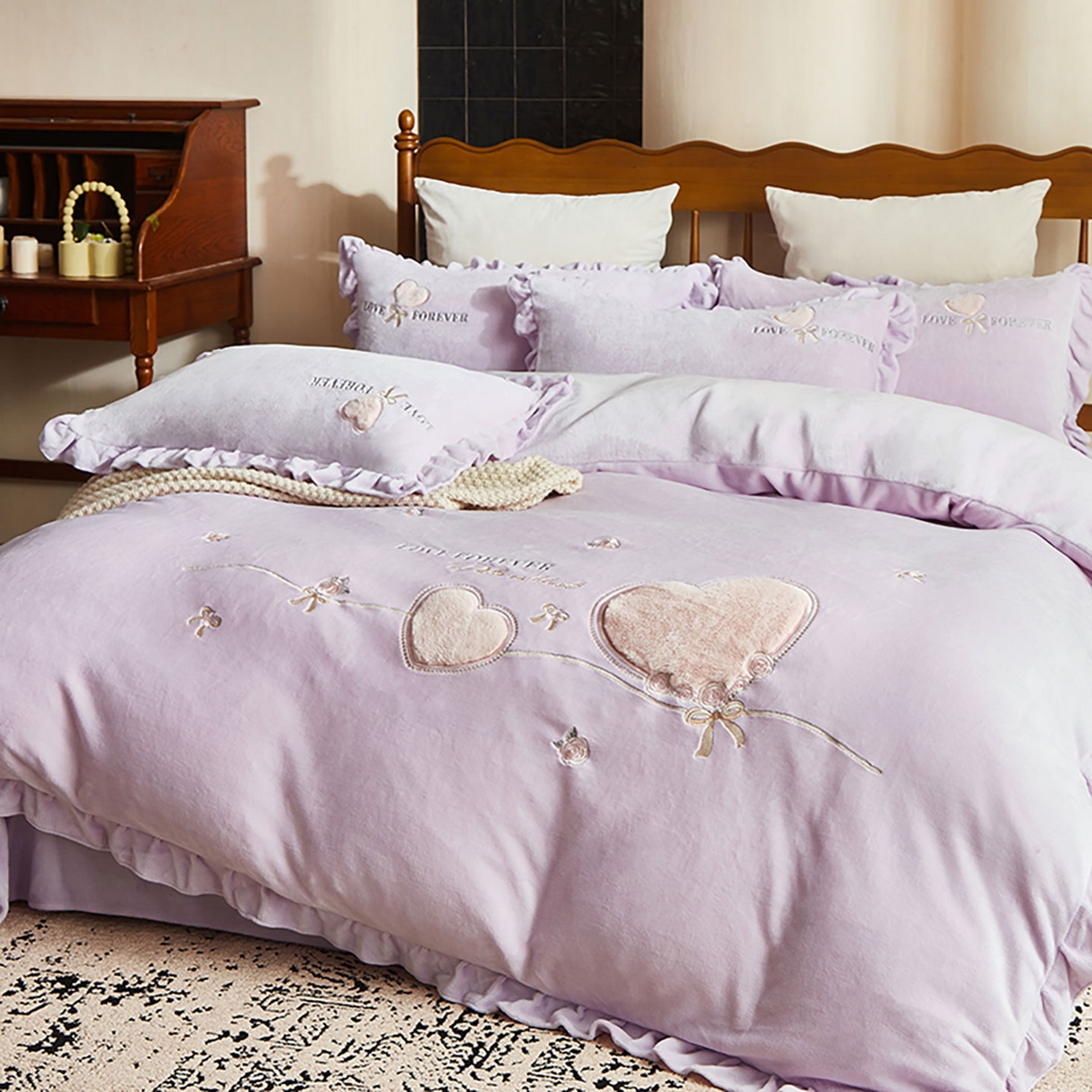 91家纺网 家纺一手货源 找家纺 卡初家居（原微来） 2025新款秋冬A类亲肤牛奶绒刺绣款四件套-暖阁系列（提供买家秀） 暖阁-优雅紫