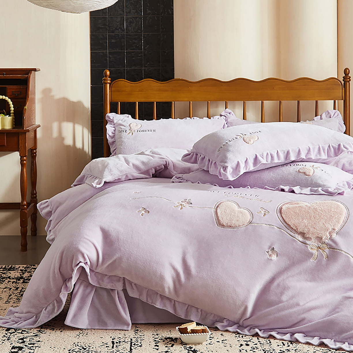 91家纺网 家纺一手货源 找家纺 卡初家居（原微来） 2025新款秋冬A类亲肤牛奶绒刺绣款四件套-暖阁系列（提供买家秀） 暖阁-优雅紫