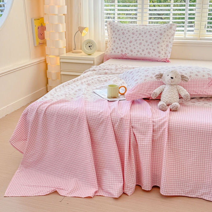 91家纺网 家纺一手货源 找家纺 一诺家居 2025新款A类云感双层纱针织棉印花母婴级裸睡床单三件套 量大可优惠 量大可送货 桃夭