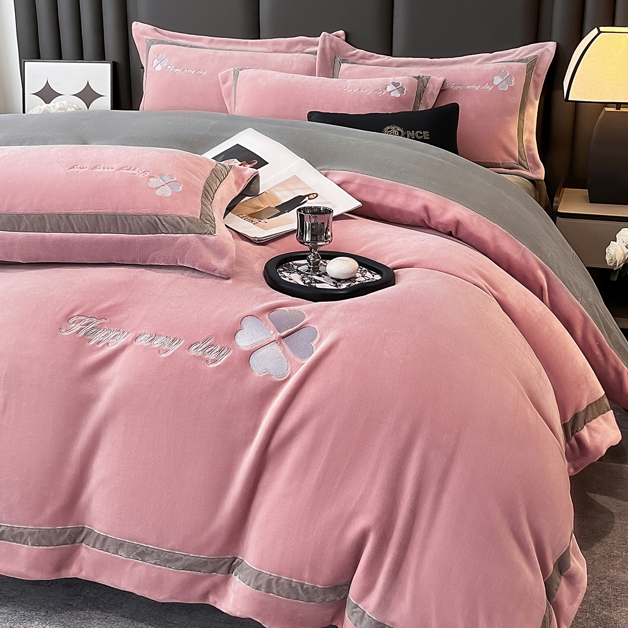 妮恒美家纺 2025新款牛奶绒刺绣四件套-简爱系列 简爱-豆沙＋浅灰