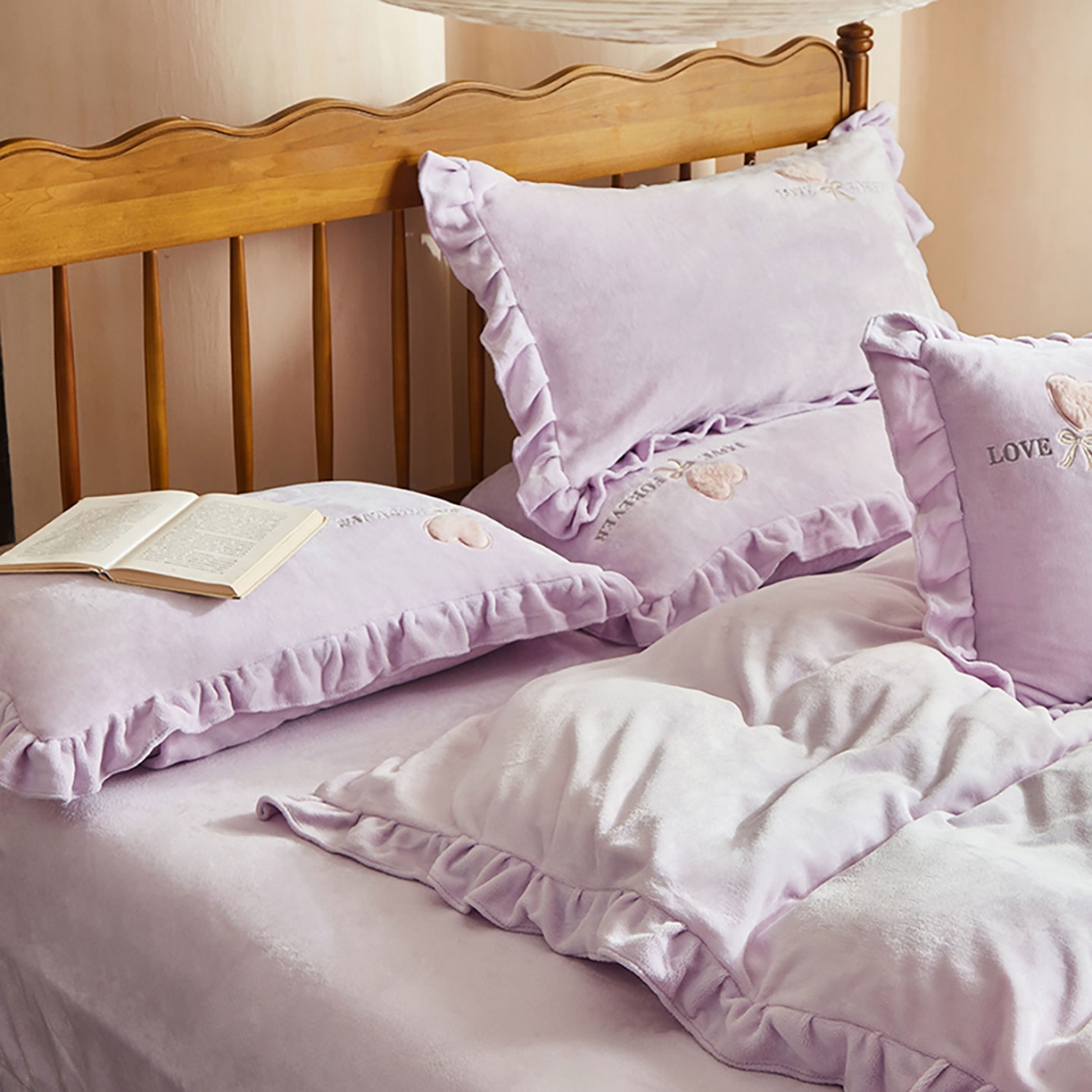 91家纺网 家纺一手货源 找家纺 卡初家居（原微来） 2025新款秋冬A类亲肤牛奶绒刺绣款四件套-暖阁系列（提供买家秀） 暖阁-优雅紫