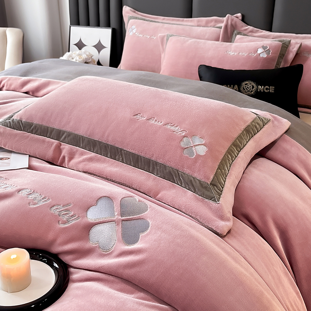 91家纺网 家纺一手货源 找家纺 妮恒美家纺 2025新款牛奶绒刺绣四件套-简爱系列 简爱-豆沙＋浅灰