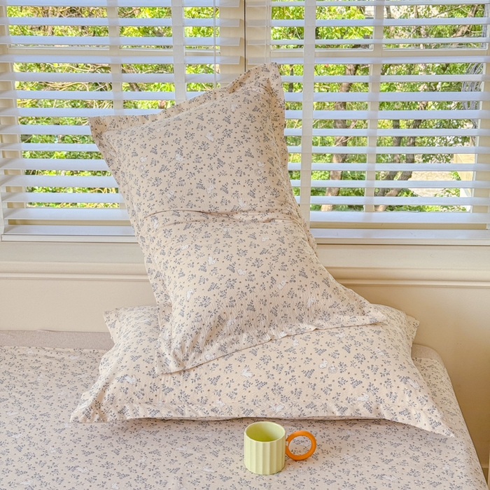 91家纺网 家纺一手货源 找家纺 一诺家居 2025新款A类云感双层纱针织棉印花母婴级裸睡床单三件套 量大可优惠 量大可送货 兔兔花园