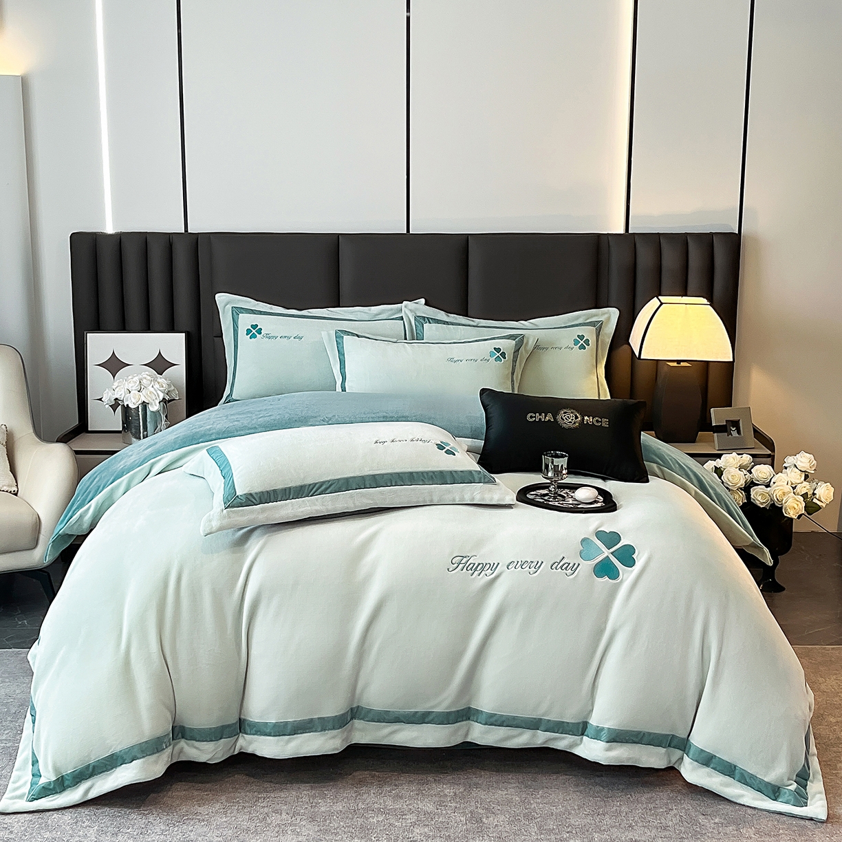 91家纺网 家纺一手货源 找家纺 妮恒美家纺 2025新款牛奶绒刺绣四件套-简爱系列 简爱-枫林蓝＋宾利蓝