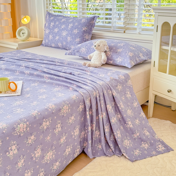 91家纺网 家纺一手货源 找家纺 一诺家居 2025新款A类云感双层纱针织棉印花母婴级裸睡床单三件套 量大可优惠 量大可送货 薰衣草