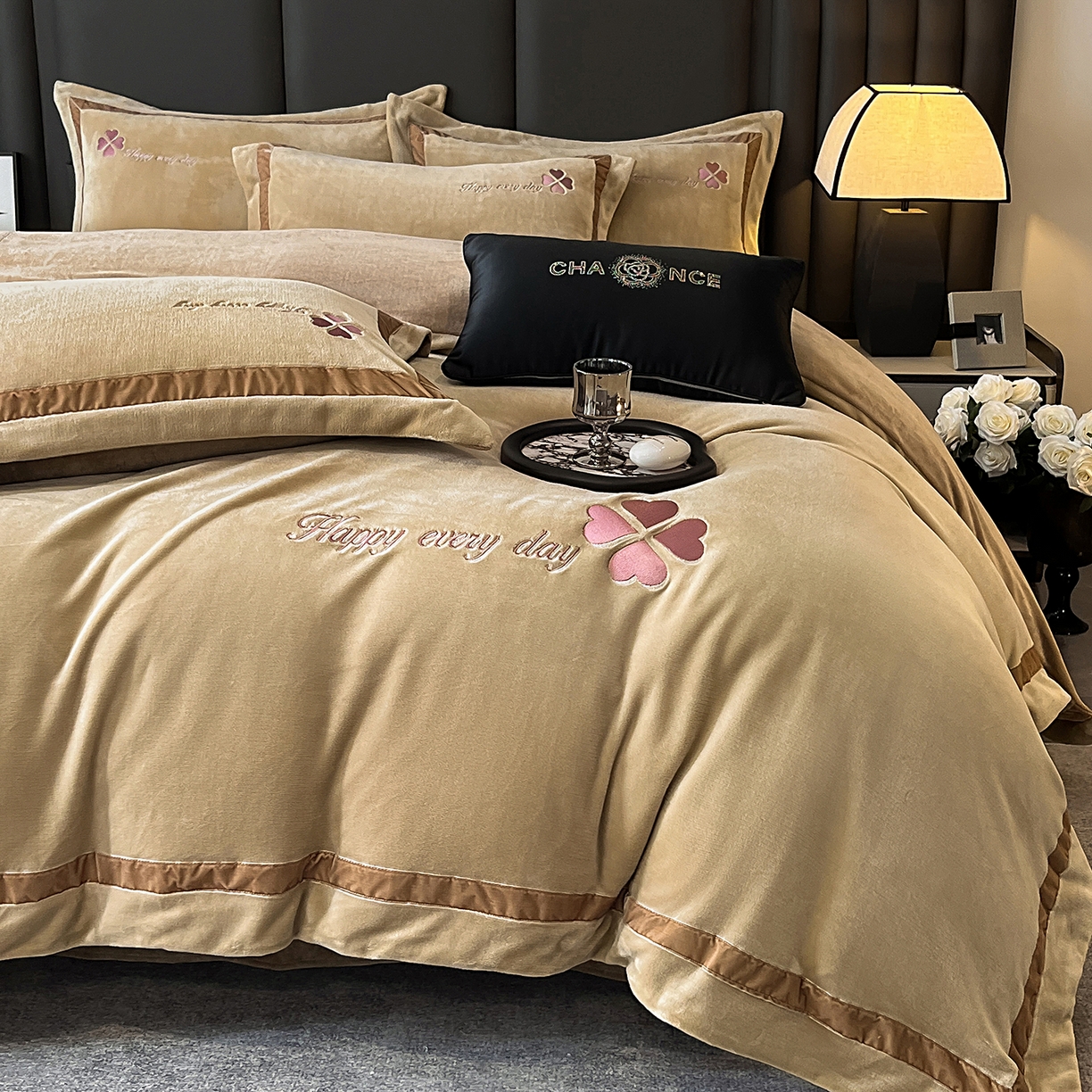 91家纺网 家纺一手货源 找家纺 妮恒美家纺 2025新款牛奶绒刺绣四件套-简爱系列 简爱-高级卡