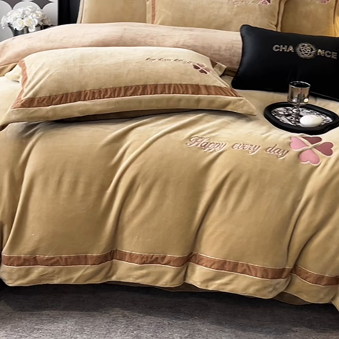 91家纺网 家纺一手货源 找家纺 妮恒美家纺 2025新款牛奶绒刺绣四件套-简爱系列 简爱-高级卡