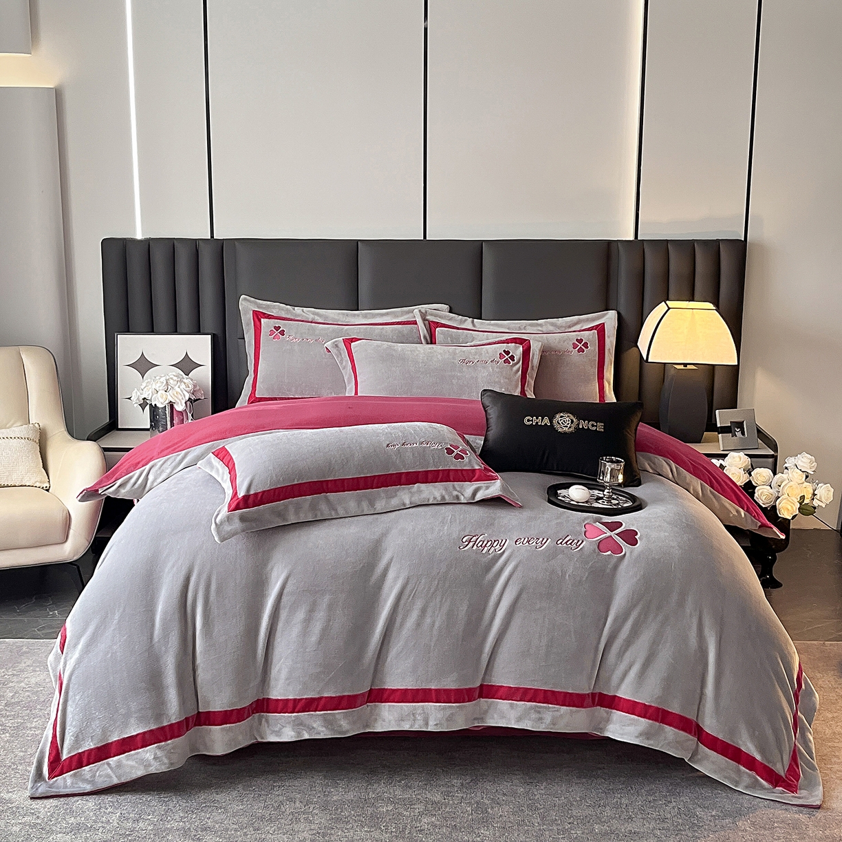 91家纺网 家纺一手货源 找家纺 妮恒美家纺 2025新款牛奶绒刺绣四件套-简爱系列 简爱-火山灰＋安哥拉红