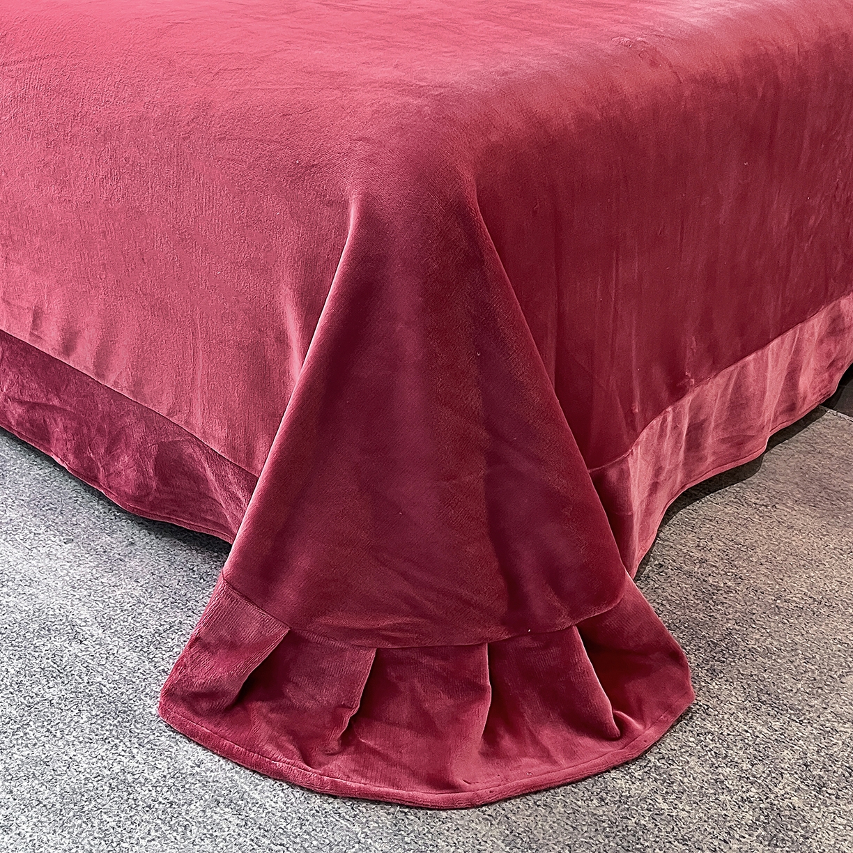 91家纺网 家纺一手货源 找家纺 妮恒美家纺 2025新款牛奶绒刺绣四件套-简爱系列 简爱-火山灰＋安哥拉红