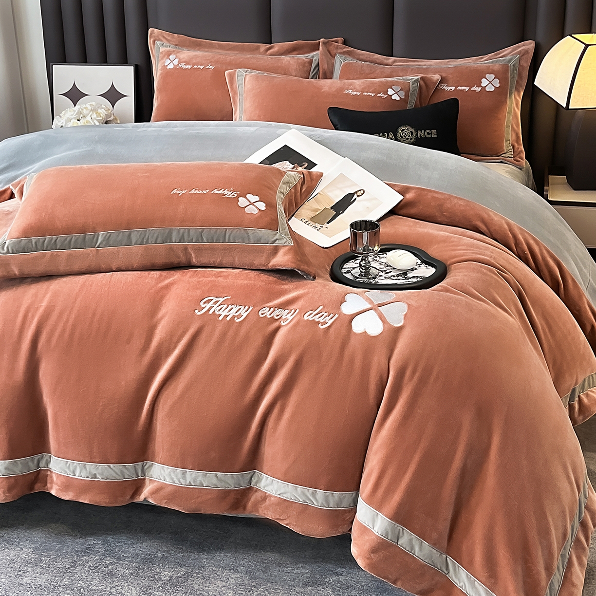 妮恒美家纺 2025新款牛奶绒刺绣四件套-简爱系列 简爱-焦糖＋浅灰