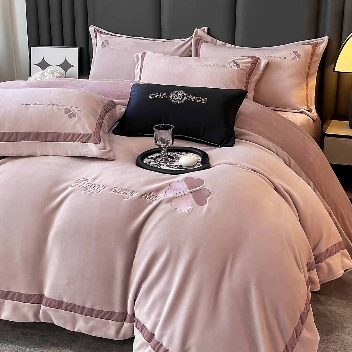 妮恒美家纺 2025新款牛奶绒刺绣四件套-简爱系列 简爱-暖心紫