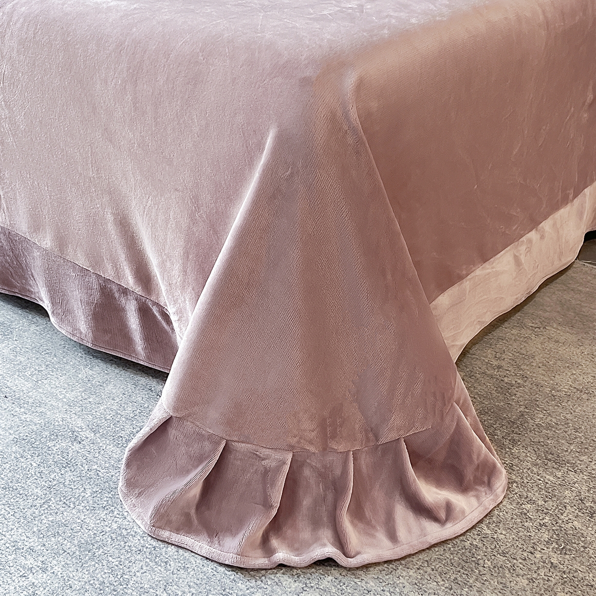 91家纺网 家纺一手货源 找家纺 妮恒美家纺 2025新款牛奶绒刺绣四件套-简爱系列 简爱-暖心紫