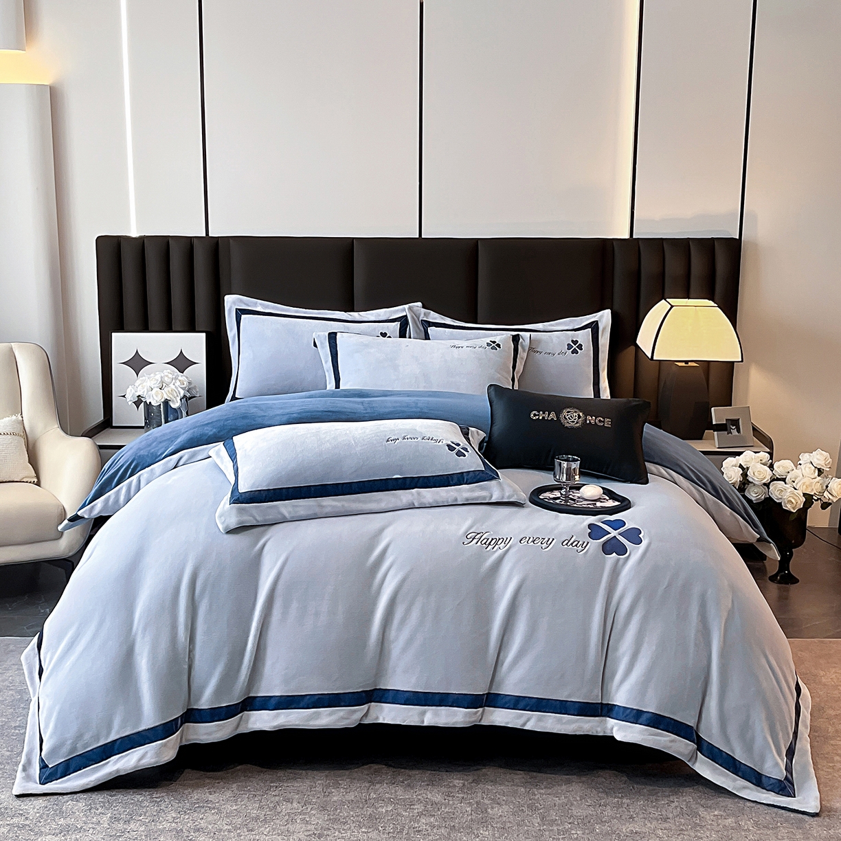 91家纺网 家纺一手货源 找家纺 妮恒美家纺 2025新款牛奶绒刺绣四件套-简爱系列 简爱-浅蓝＋故宫蓝