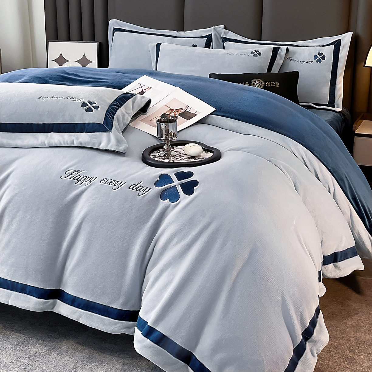 妮恒美家纺 2025新款牛奶绒刺绣四件套-简爱系列 简爱-浅蓝＋故宫蓝