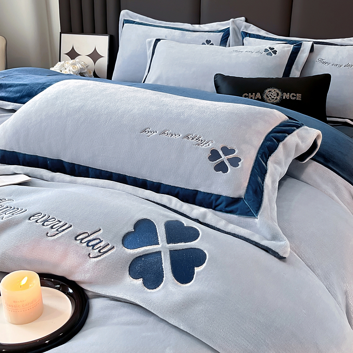 91家纺网 家纺一手货源 找家纺 妮恒美家纺 2025新款牛奶绒刺绣四件套-简爱系列 简爱-浅蓝＋故宫蓝