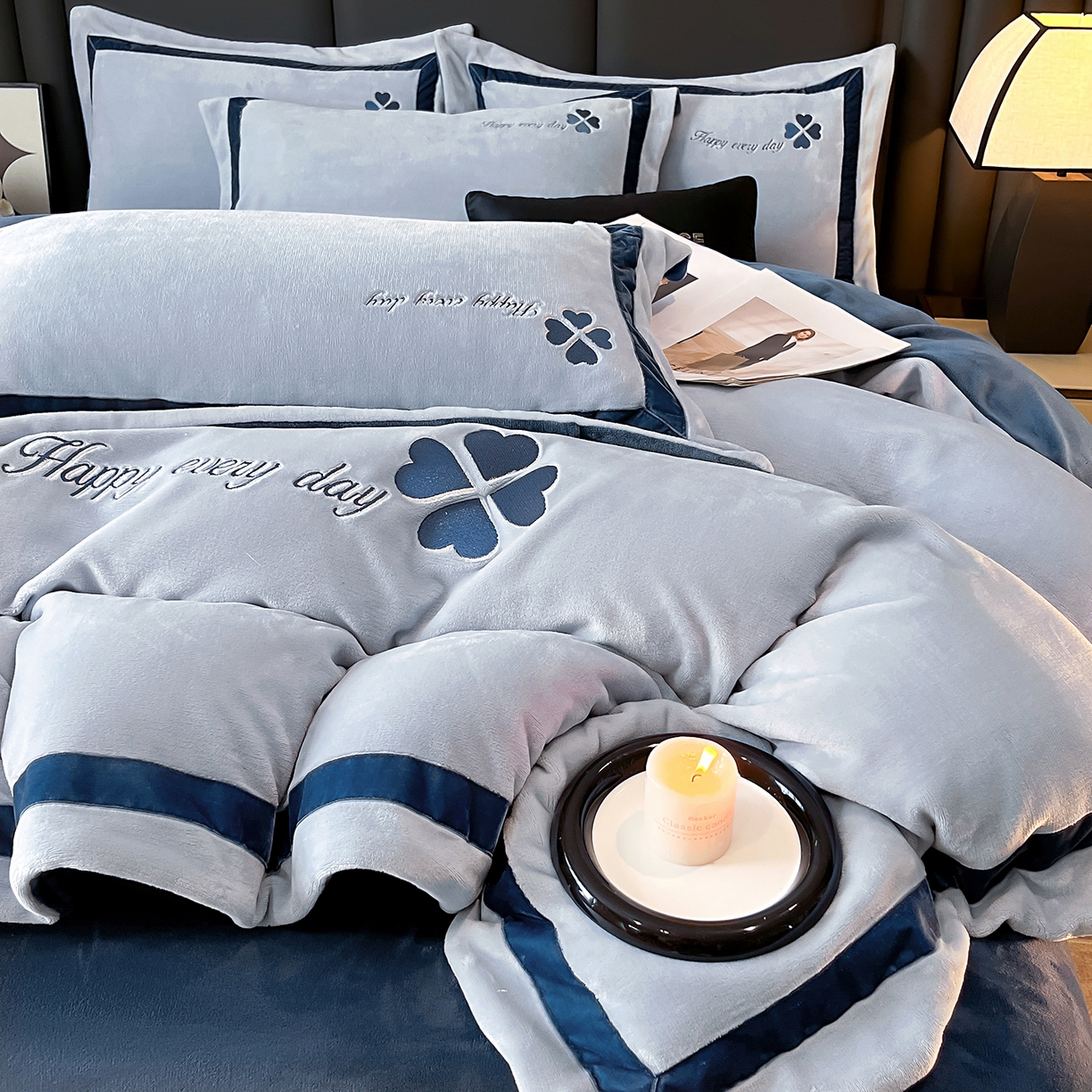 91家纺网 家纺一手货源 找家纺 妮恒美家纺 2025新款牛奶绒刺绣四件套-简爱系列 简爱-浅蓝＋故宫蓝