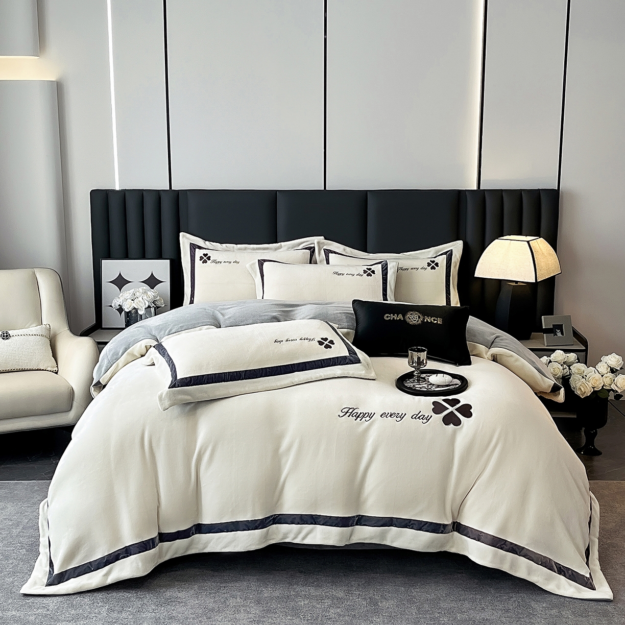 91家纺网 家纺一手货源 找家纺 妮恒美家纺 2025新款牛奶绒刺绣四件套-简爱系列 简爱-绅士白＋浅灰