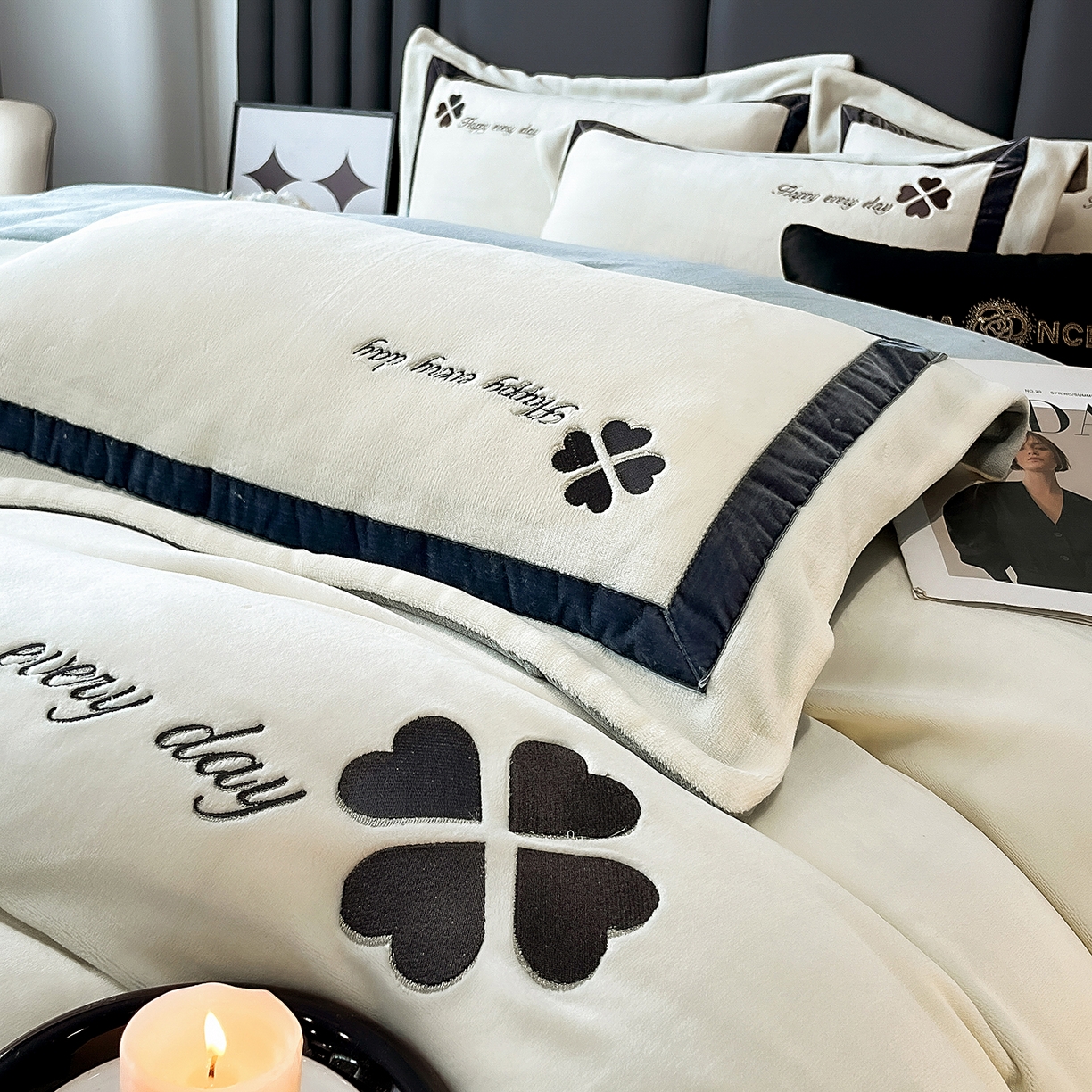 91家纺网 家纺一手货源 找家纺 妮恒美家纺 2025新款牛奶绒刺绣四件套-简爱系列 简爱-绅士白＋浅灰