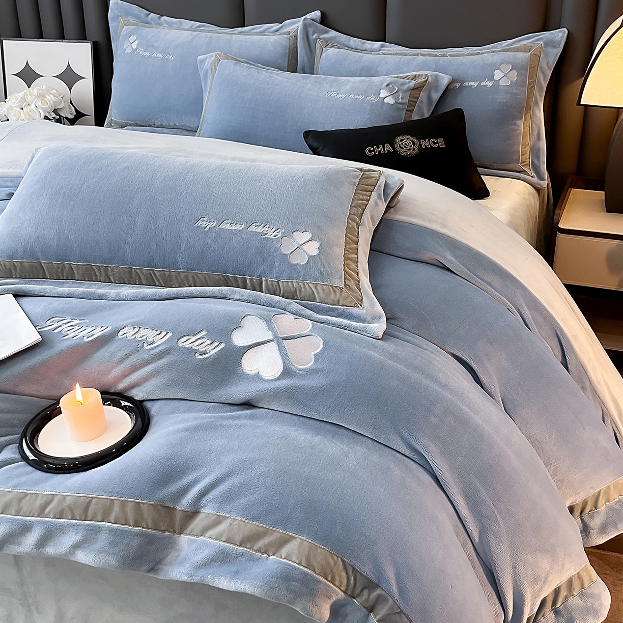 91家纺网 家纺一手货源 找家纺 妮恒美家纺 2025新款牛奶绒刺绣四件套-简爱系列 简爱-石英灰＋浅灰