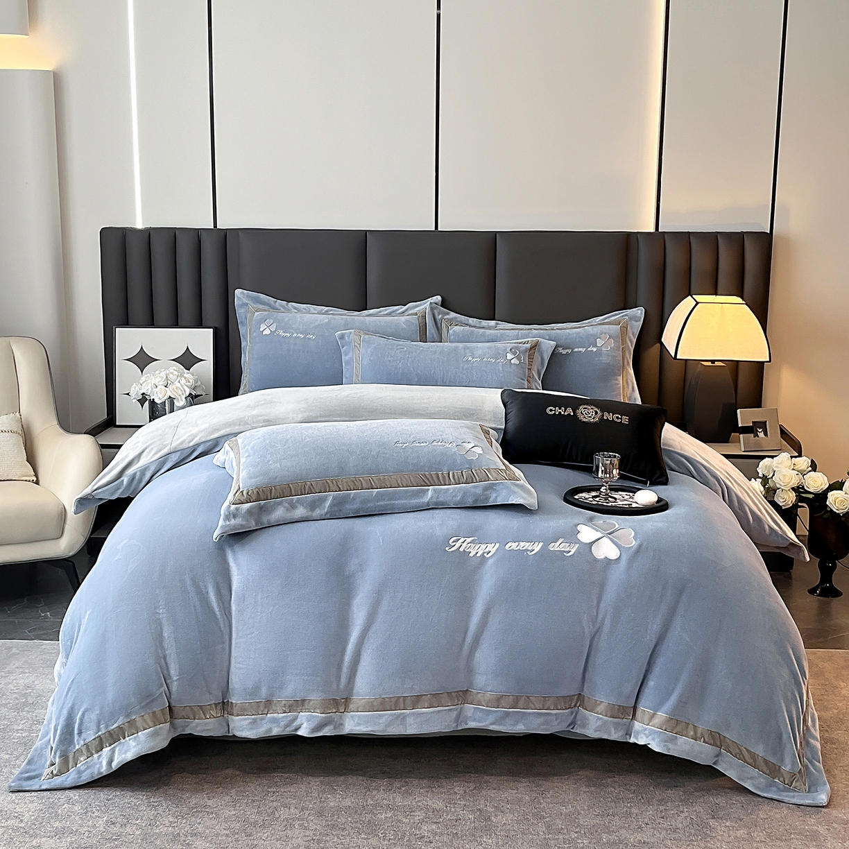 91家纺网 家纺一手货源 找家纺 妮恒美家纺 2025新款牛奶绒刺绣四件套-简爱系列 简爱-石英灰＋浅灰