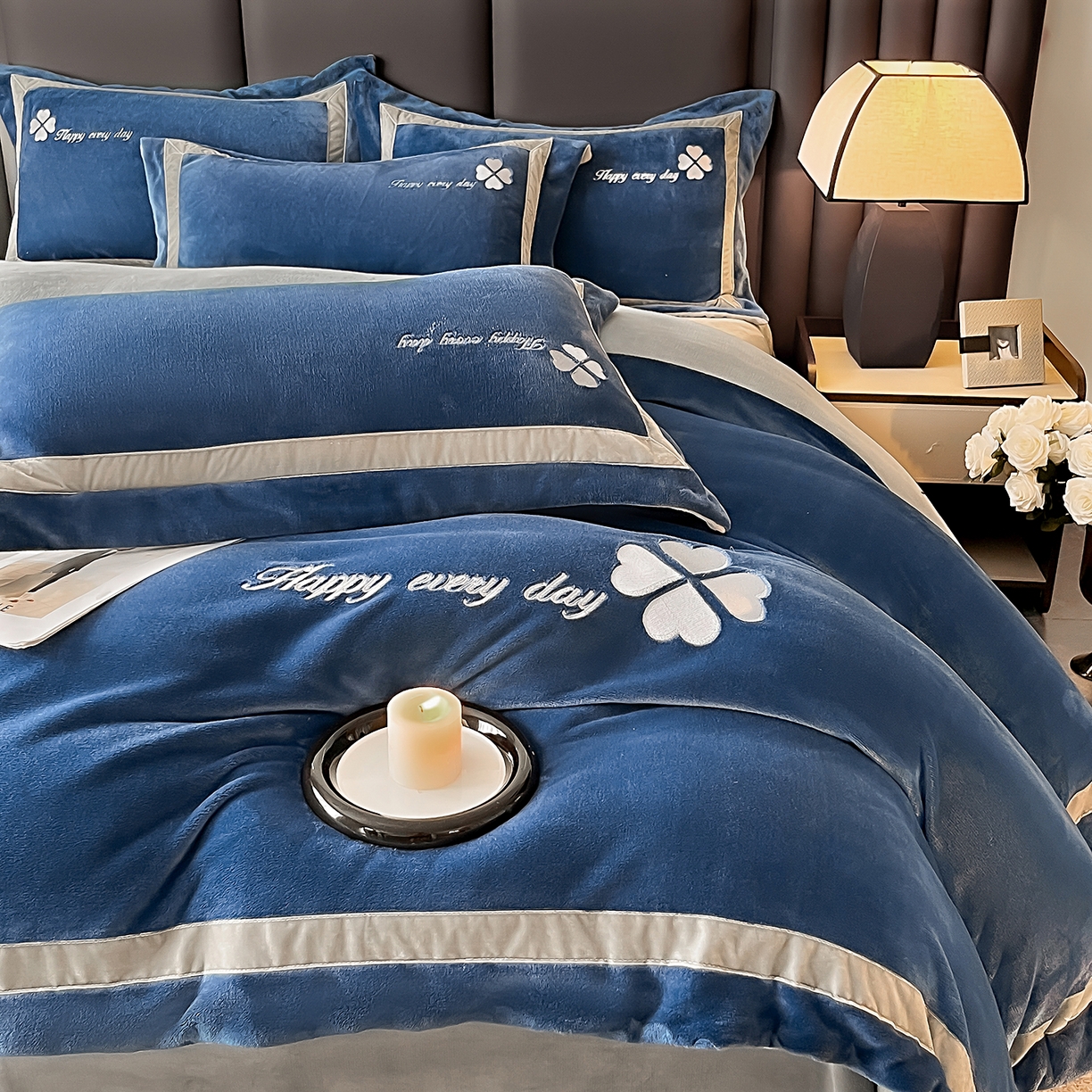 91家纺网 家纺一手货源 找家纺 妮恒美家纺 2025新款牛奶绒刺绣四件套-简爱系列 简爱-雾蓝＋浅灰