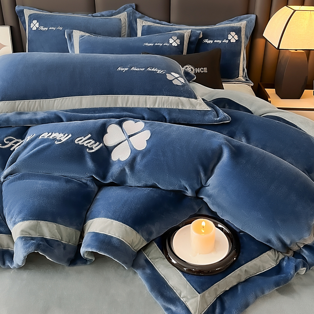 91家纺网 家纺一手货源 找家纺 妮恒美家纺 2025新款牛奶绒刺绣四件套-简爱系列 简爱-雾蓝＋浅灰