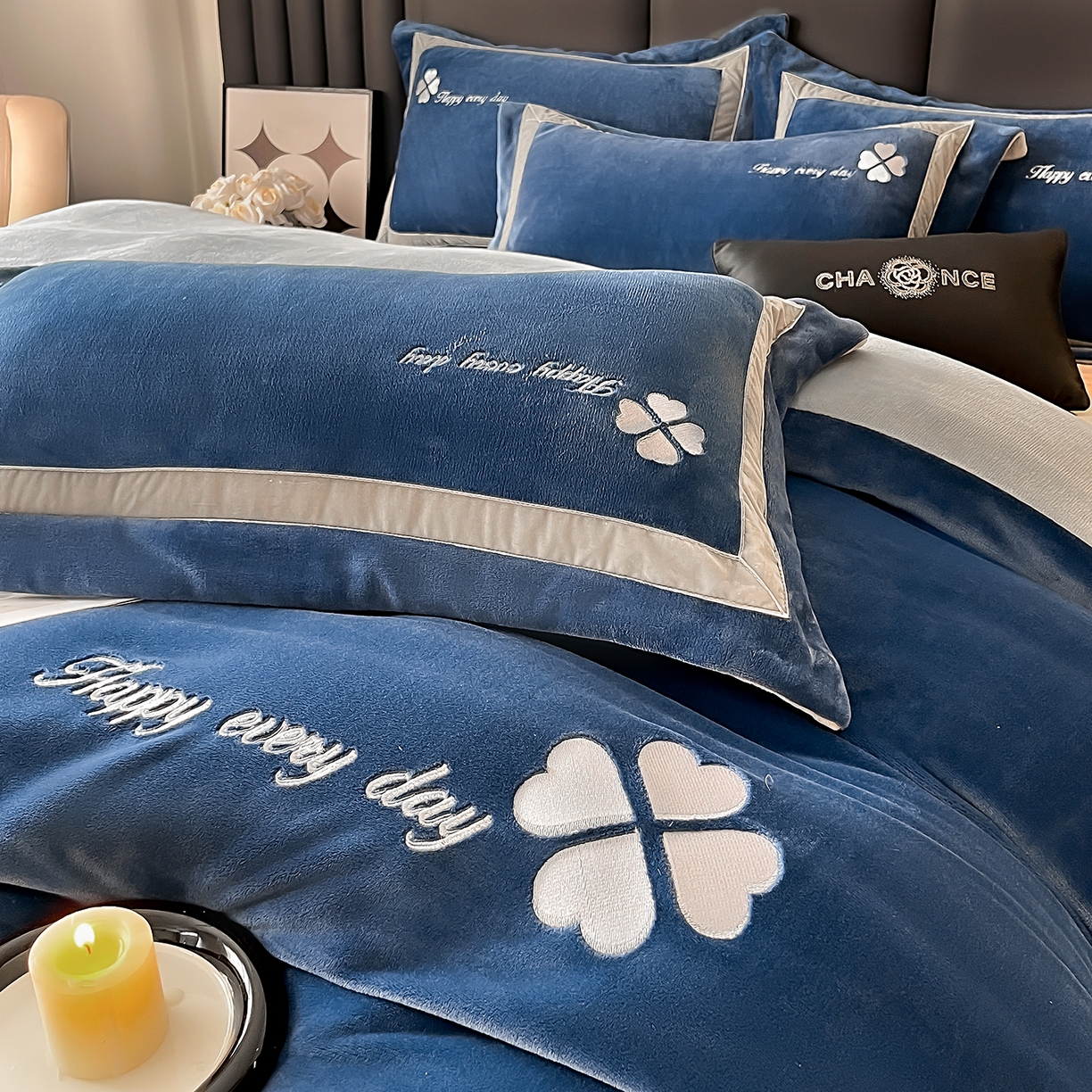 91家纺网 家纺一手货源 找家纺 妮恒美家纺 2025新款牛奶绒刺绣四件套-简爱系列 简爱-雾蓝＋浅灰