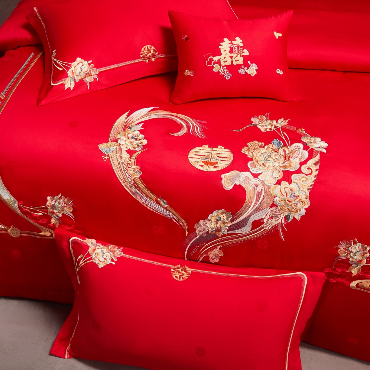 91家纺网 家纺一手货源 找家纺 宏羽纺家纺 2025新款高支高密纯棉婚庆系列四件套 爱的花语