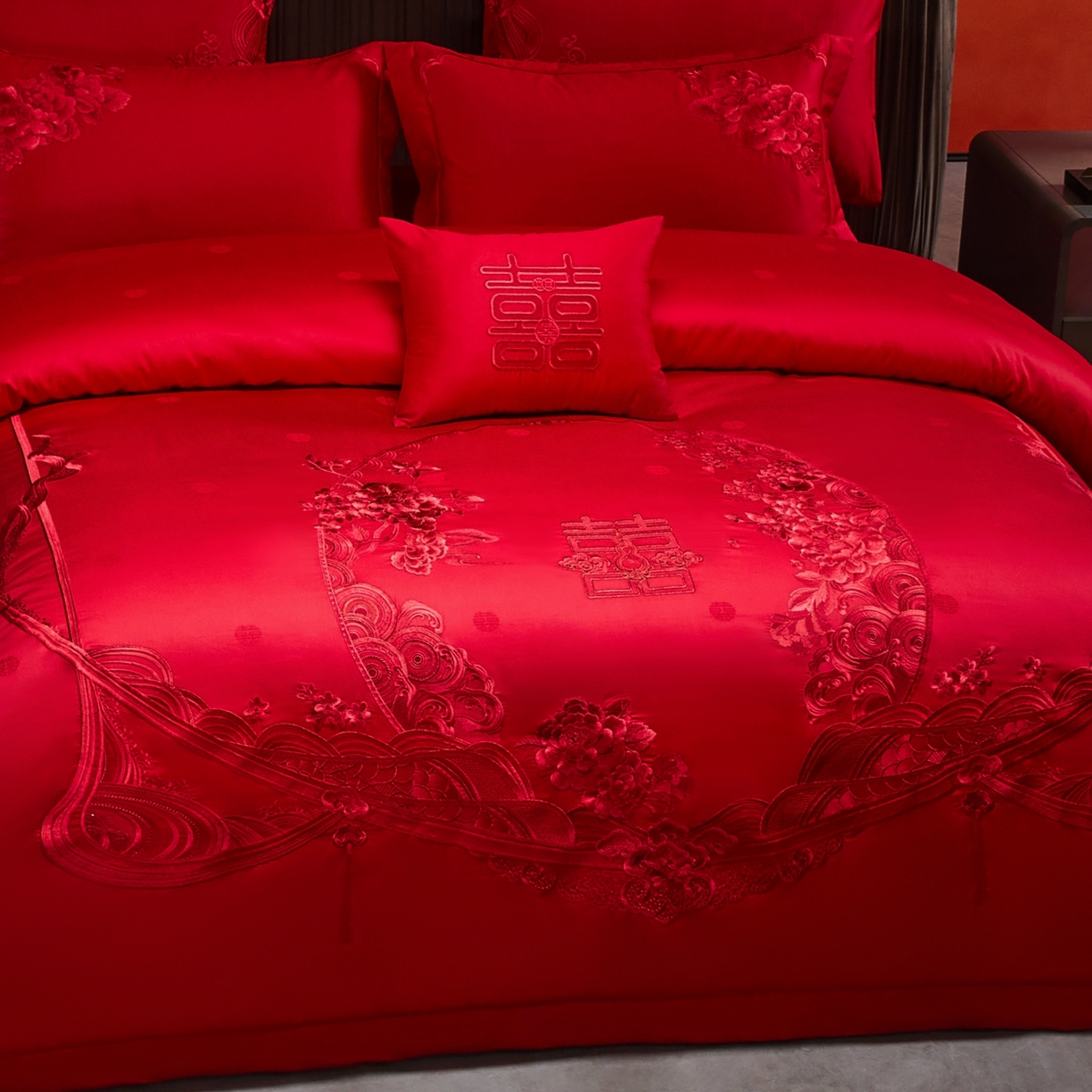 91家纺网 家纺一手货源 找家纺 宏羽纺家纺 2025新款高支高密纯棉婚庆系列四件套 花开富贵-大红