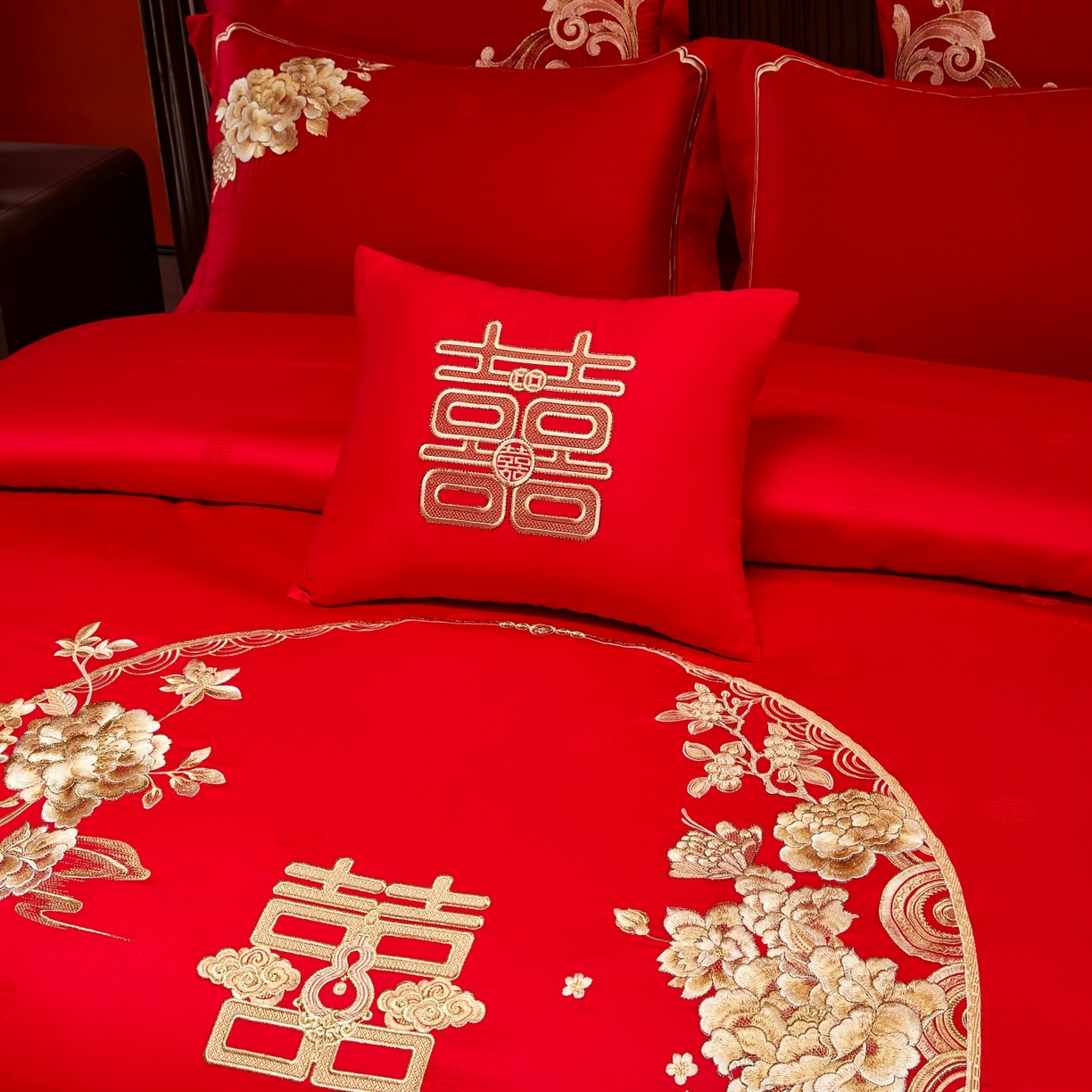 91家纺网 家纺一手货源 找家纺 宏羽纺家纺 2025新款高支高密纯棉婚庆系列四件套 花开富贵-金色