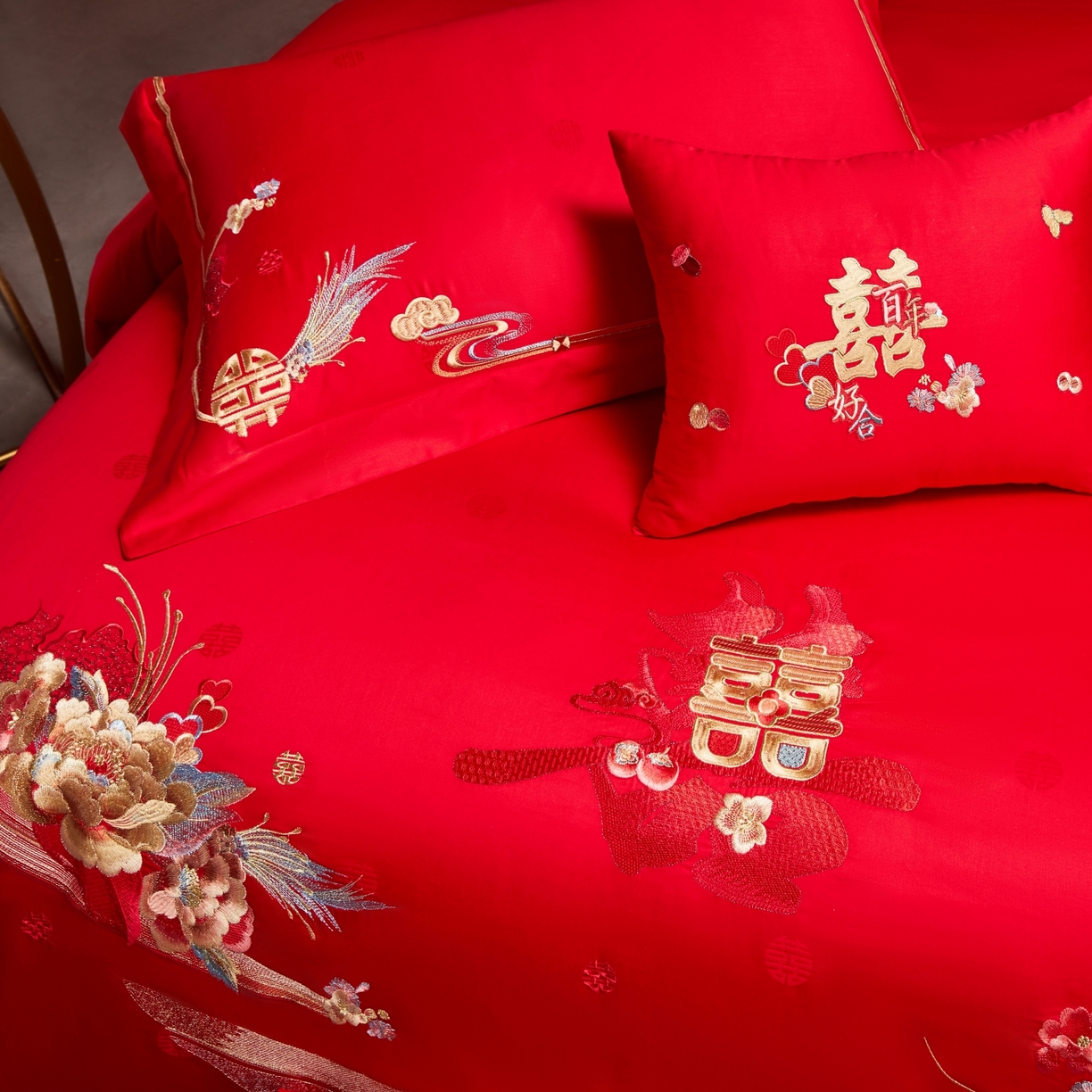 91家纺网 家纺一手货源 找家纺 宏羽纺家纺 2025新款高支高密纯棉婚庆系列四件套 浪漫相随