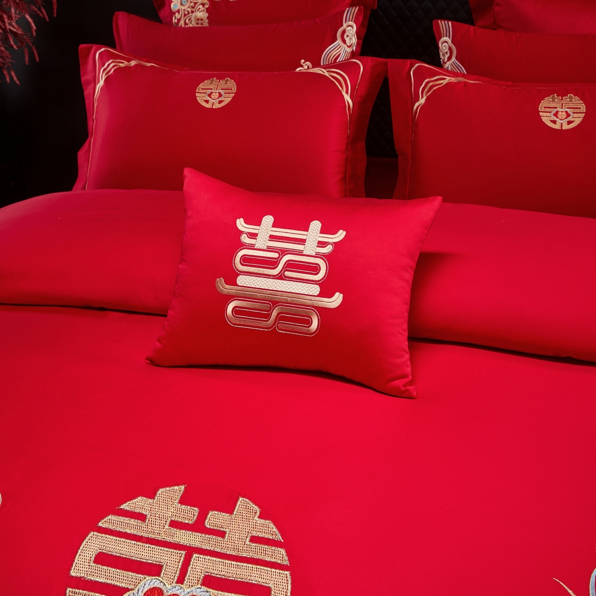 91家纺网 家纺一手货源 找家纺 宏羽纺家纺 2025新款高支高密纯棉婚庆系列四件套 龙凤情-金色