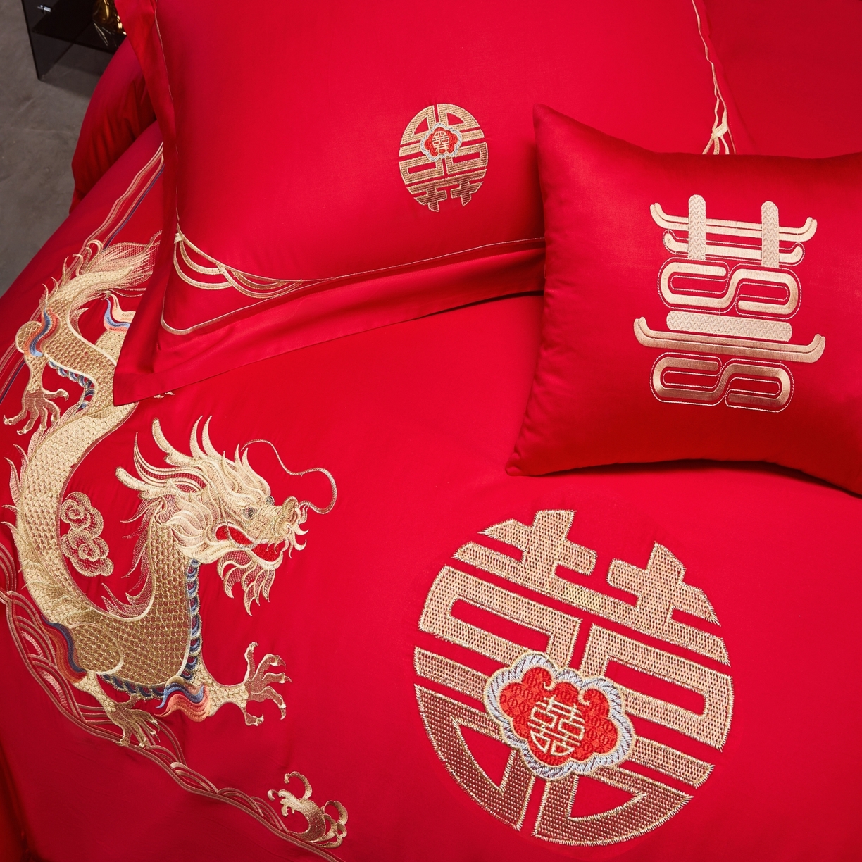 91家纺网 家纺一手货源 找家纺 宏羽纺家纺 2025新款高支高密纯棉婚庆系列四件套 龙凤情-金色