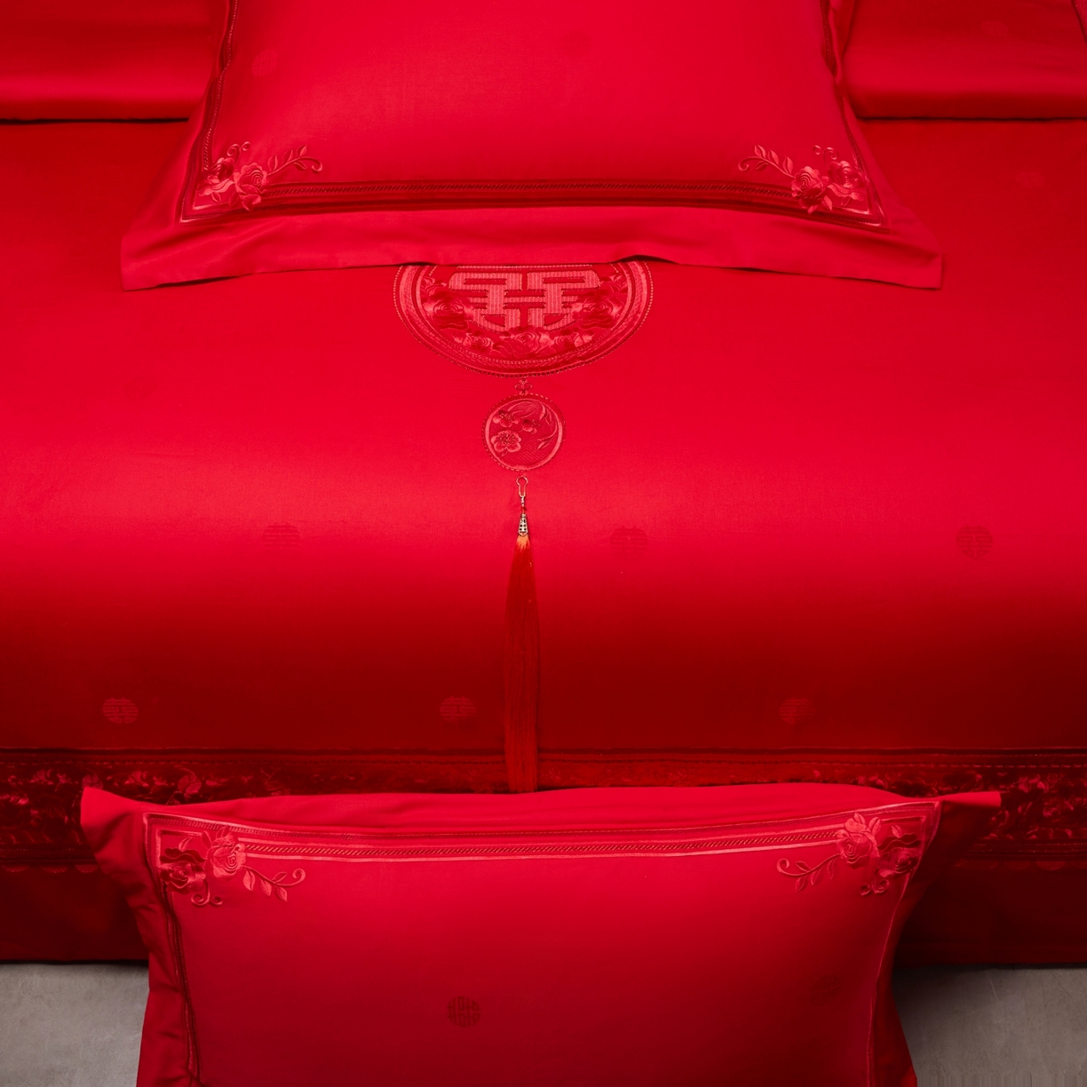 91家纺网 家纺一手货源 找家纺 宏羽纺家纺 2025新款高支高密纯棉婚庆系列四件套 玫瑰花海-红色