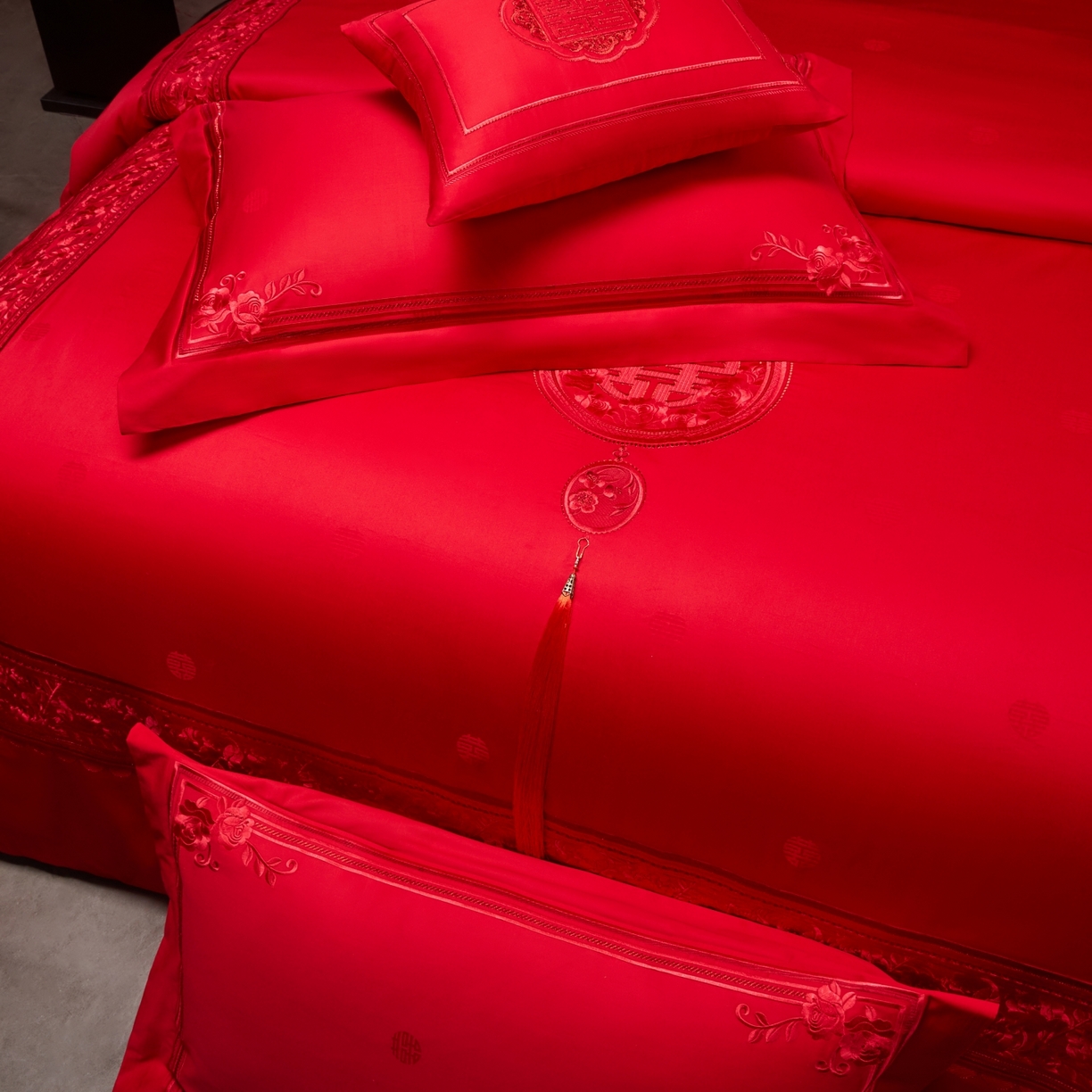 91家纺网 家纺一手货源 找家纺 宏羽纺家纺 2025新款高支高密纯棉婚庆系列四件套 玫瑰花海-红色