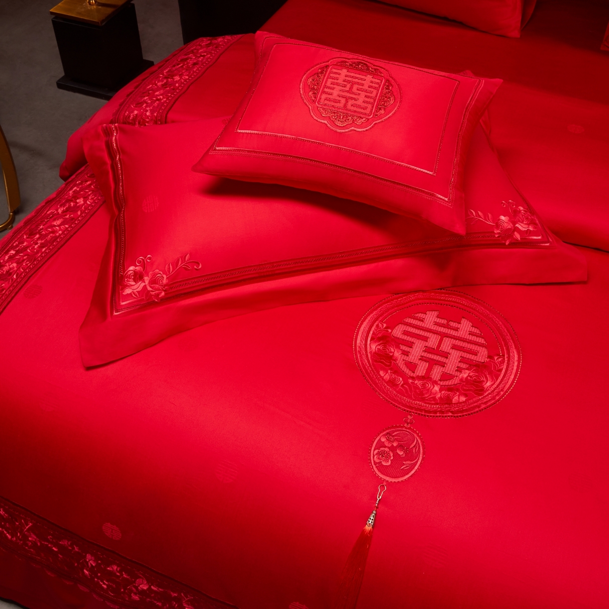 91家纺网 家纺一手货源 找家纺 宏羽纺家纺 2025新款高支高密纯棉婚庆系列四件套 玫瑰花海-红色