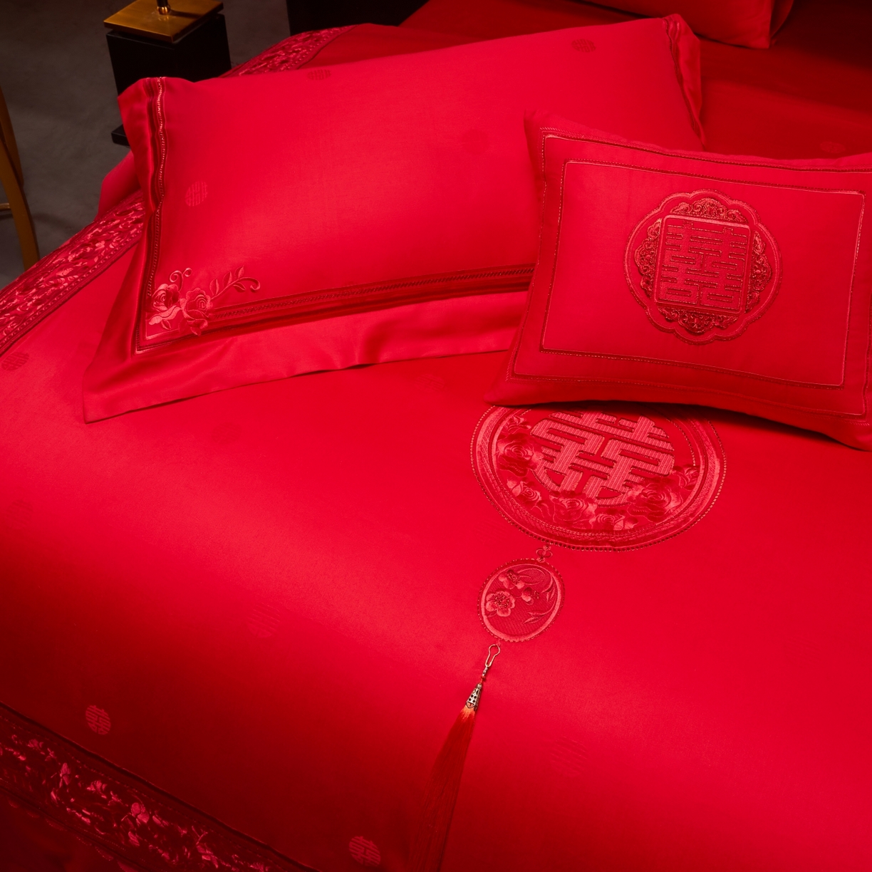 91家纺网 家纺一手货源 找家纺 宏羽纺家纺 2025新款高支高密纯棉婚庆系列四件套 玫瑰花海-红色