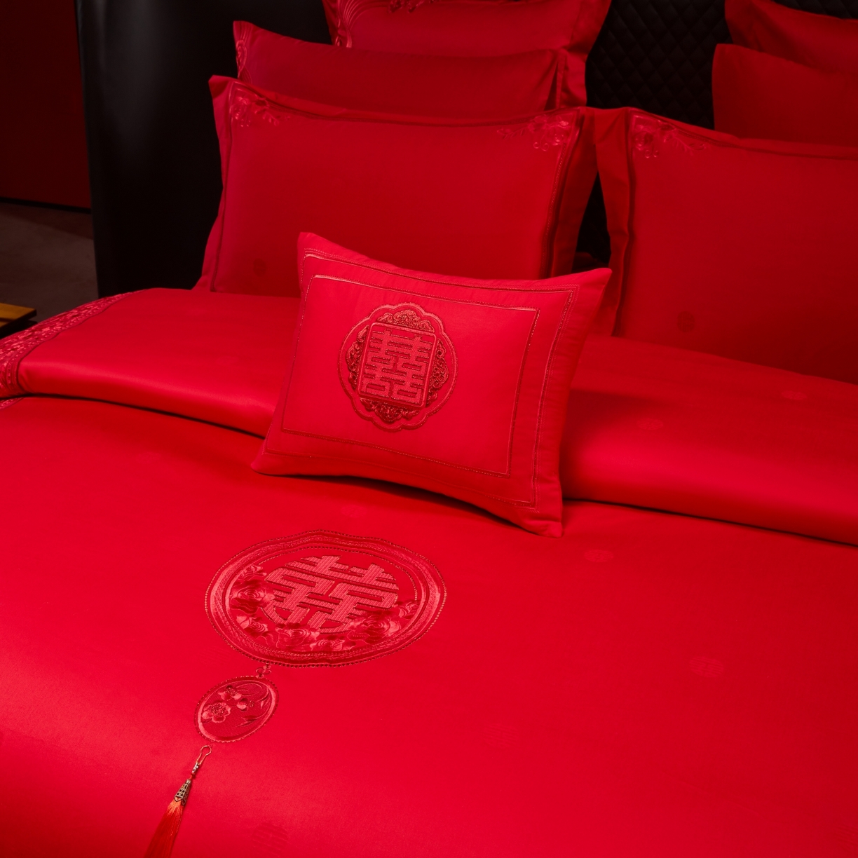 91家纺网 家纺一手货源 找家纺 宏羽纺家纺 2025新款高支高密纯棉婚庆系列四件套 玫瑰花海-红色