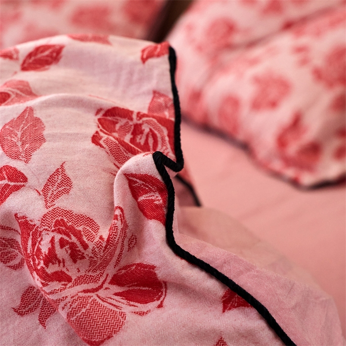 91家纺网 家纺一手货源 找家纺 兰紫橙家纺 2025新款全棉纯棉嵌边色织提花四件套 玫瑰之约-大红