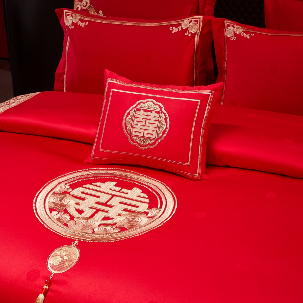 91家纺网 家纺一手货源 找家纺 宏羽纺家纺 2025新款高支高密纯棉婚庆系列四件套 玫瑰花海-金色