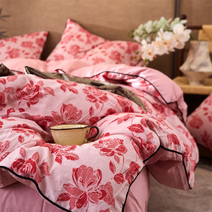 91家纺网 家纺一手货源 找家纺 兰紫橙家纺 2025新款全棉纯棉嵌边色织提花四件套 玫瑰之约-大红