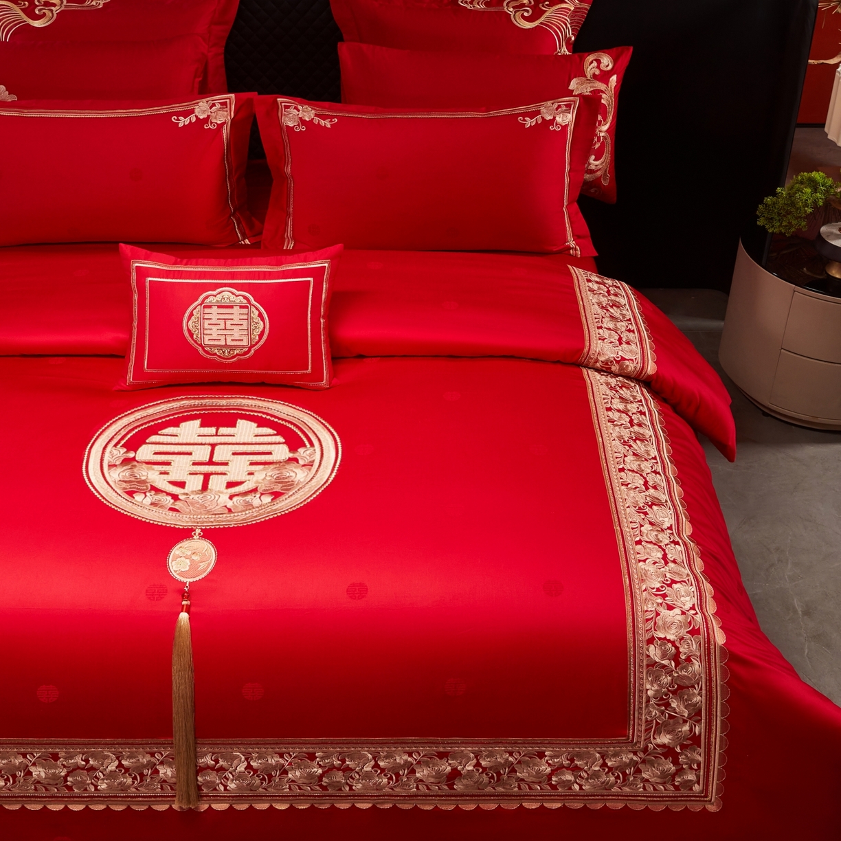 91家纺网 家纺一手货源 找家纺 宏羽纺家纺 2025新款高支高密纯棉婚庆系列四件套 玫瑰花海-金色