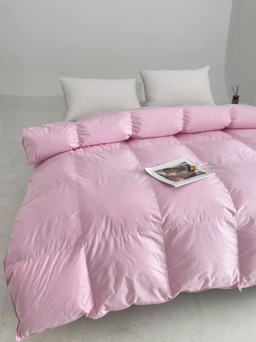 91家纺网 家纺一手货源 找家纺 明羽羽绒 2025新款全棉防羽布平面款羽绒被可定制鹅绒被鸭绒被被子被芯 平面款-少女粉